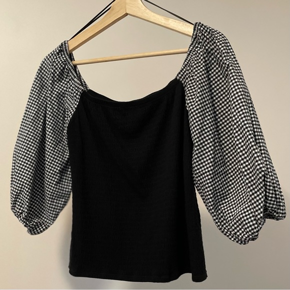 Gingham Blouse with Puff Seeves - Picture 4 of 11